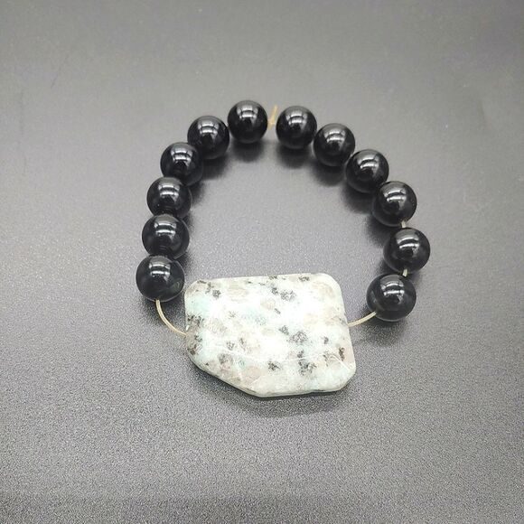 Jasper and Onyx bracelet - Picture 1 of 6